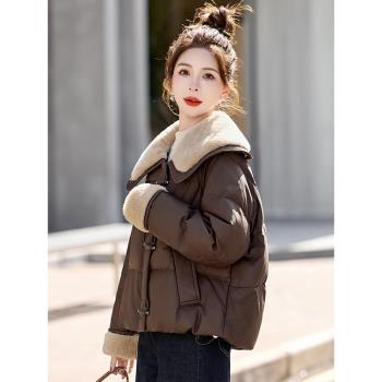 牛角扣羽絨服女短款今年冬新款寬松白鴨絨PU皮免洗小個子加厚外套