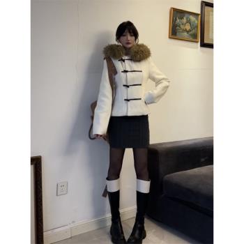 美式復古牛角扣連帽毛領外套女秋冬季高階感氣質修身短款呢子大衣