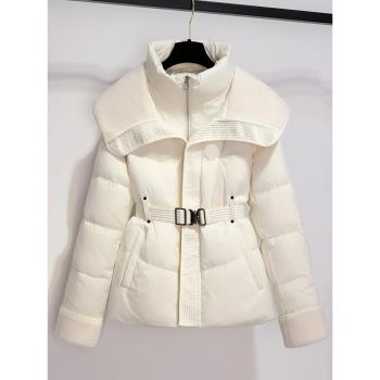 白色小香風羽絨服女冬收腰短款防寒加厚保暖輕薄羊羔毛娃娃領外套