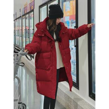 紅色羽絨服女冬季小個子顯瘦中長款牛角扣連帽東北加厚白鴨絨外套