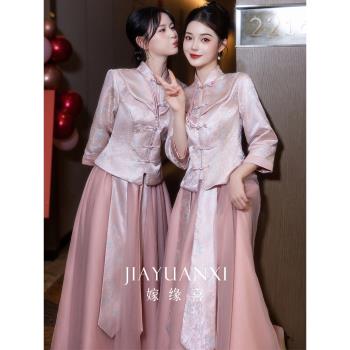 粉色新中式國風婚禮伴娘服冬季2024新款旗袍改良姐妹團晚禮服高階