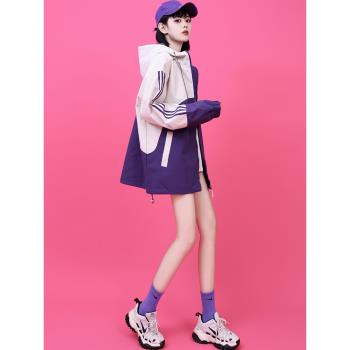 今年流行三合一沖鋒衣情侶外套女2025春秋季新款連帽夾克戶外上衣