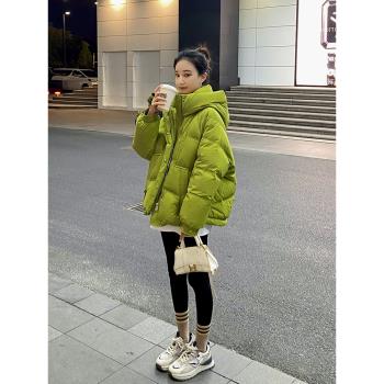綠色小個子短款羽絨服女2024年冬季新款設計感小眾連帽白鴨絨外套