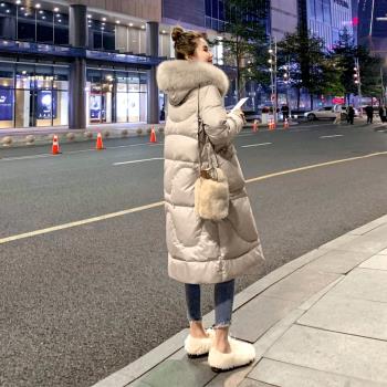 白鴨絨羽絨服2024年新款女韓版大毛領中長款過膝高領冬季加厚外套