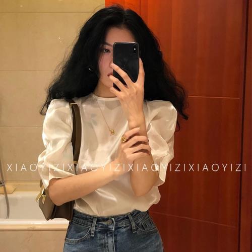 2025 氣泡感夏季法式復古泡泡袖珠光圓領短袖襯衫 光澤感氣質上衣