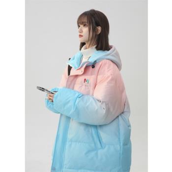 森馬旗下minette羽絨棉服女寬松扎染漸變刺繡休閑連帽棉衣外套潮