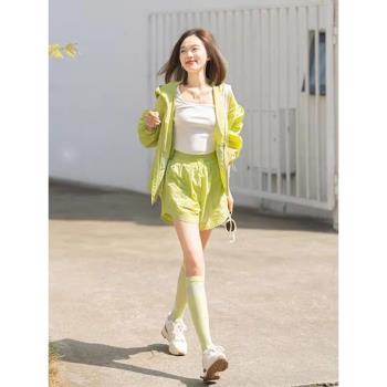 品牌高階女裝2025年新款夏季時尚氣質運動防曬服綠色短褲兩件套裝