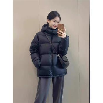 黑色羽絨服短款女2024冬季新款連帽白鴨絨麵包服保暖大碼情侶外套