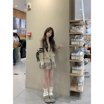 漂亮出門咯~溫柔慵懶撞色三條槓V領毛衣開衫女秋季設計針織衫外套