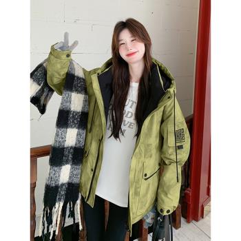 綠色沖鋒衣羽絨服女士冬季2025新款高階洋氣超好看短款工裝派克服