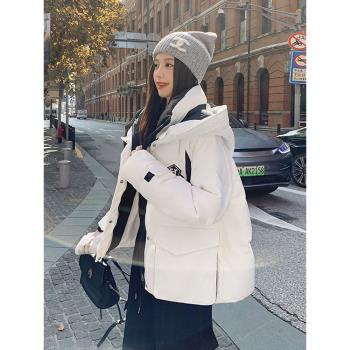 白色工裝短款派克羽絨服女2025冬季新款小個子高階感沖鋒衣厚外套