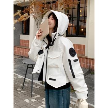 白色短款連帽工裝羽絨服女冬季新款設計感小眾羽絨內膽沖鋒衣外套