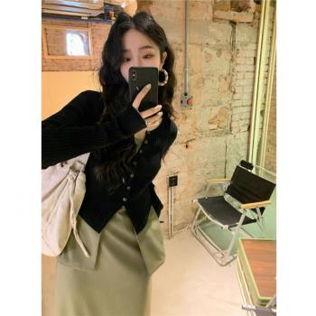 復古高級v領針織開衫女秋季短款顯瘦修身毛衣外套設計感別致上衣