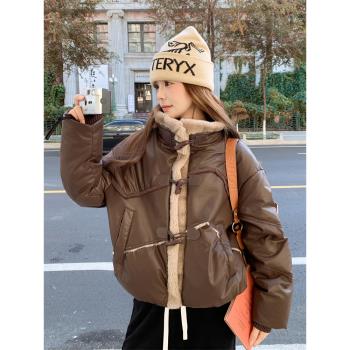 羊羔毛拼接pu皮牛角扣羽絨服女冬季2025新款短款小個子學院風流行