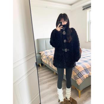 小香風黑色立領皮帶扣羊羔毛絨外套女寬松慵懶感皮毛一體大衣冬季