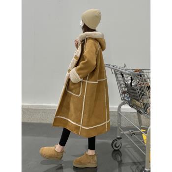 過膝長款連帽卡其色麂皮絨皮毛一體大衣女2024冬季新款羊羔絨外套