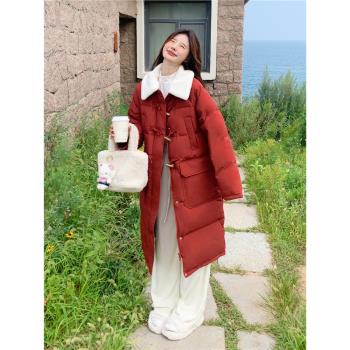 新年紅設計感中長款羽絨棉服女冬季2024新款爆款牛角扣麵包服外套