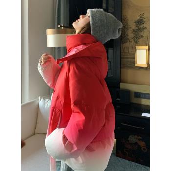 本命年紅色連帽羽絨棉服女短款2024冬季新款加厚漸變色麵包服棉襖