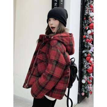 今年流行紅色格子白鴨絨麵包服外套女短款2024冬季新款加厚羽絨服