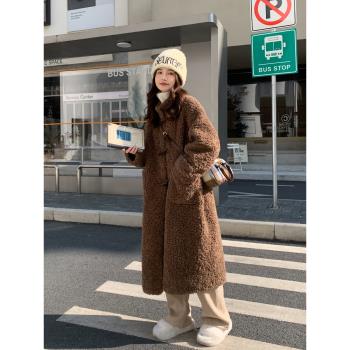 美拉德咖色羊羔毛外套女中長款2025冬新款高階感加厚皮毛一體棉服