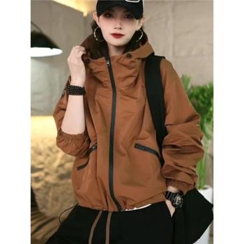 美拉德穿搭連帽運動服外套女款2025夏季流行單品時尚洋氣減齡上衣