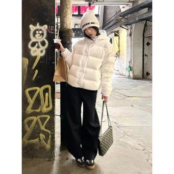白色短款羽絨服女2024年冬季新款小個子加厚連帽雲朵白鴨絨麵包服