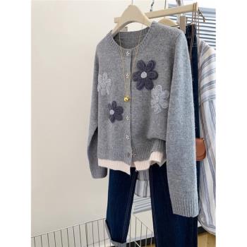 灰色花朵刺繡假兩件毛衣外套女秋冬新款寬松慵懶短款針織開衫上衣