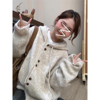 大碼胖MM軟糯溫柔風連帽毛衣外套秋季新款甜美紐扣針織開衫上衣女