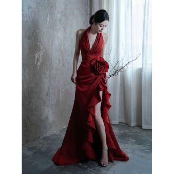名媛範兒酒紅色氣質掛脖新娘結婚敬酒服開叉晨袍婚紗晚禮服高階裙