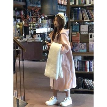 牛角扣大衣女冬2024新款小清新學院風溫柔中長款粉色連帽毛呢外套