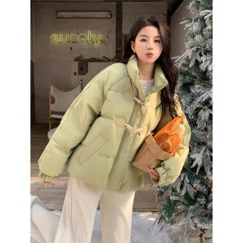 綠色立領短款牛角扣羽絨服女冬2024新款小個子90白鴨絨外套麵包服