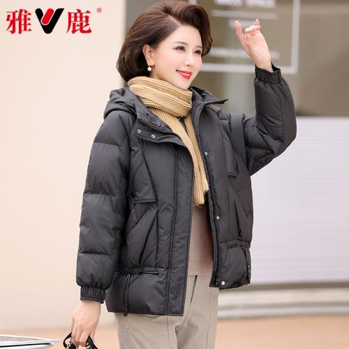 雅鹿媽媽洋氣冬裝羽絨服短款連帽冬裝棉衣中老年婦女時尚加厚外套
