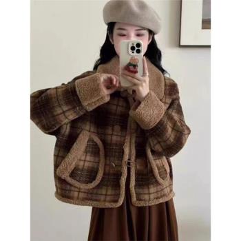 美拉德系格子羊羔絨外套女秋冬新款復古港風短款小個子開衫上衣厚