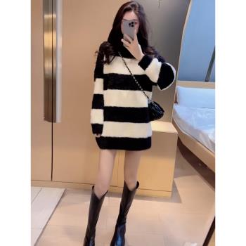 春天黑白條紋水貂絨毛衣女春季新款慵懶風洋氣時髦中長款針織上衣