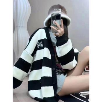 歐貨大版女冬季黑白針織開衫毛衣