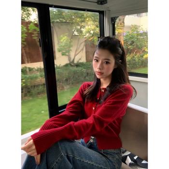 復古小香風浣熊絨針織開衫女秋冬新款設計感別致紐扣紅色毛衣外套