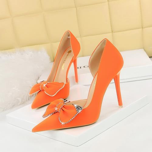 橘色高跟鞋2025新款細跟超淺口尖頭側空水鉆蝴蝶結單鞋性感大碼女