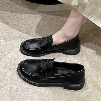 英倫小皮鞋女2025軟皮軟底復古低跟黑色簡約職業淺口圓頭樂福單鞋