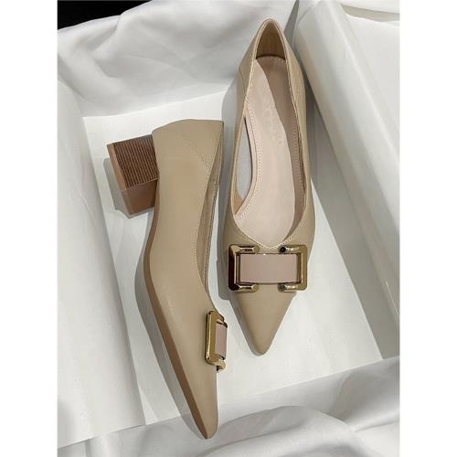 百搭粗跟單鞋女夏季中跟2025新款裸色真皮尖頭淺口法式氣質高跟鞋