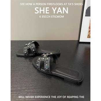 羊皮版~露趾平底時尚一字拖女2025新款百搭金屬鉚釘一腳蹬涼拖鞋