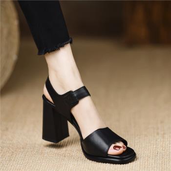 熊大叔女鞋8.5cm~夏季新款高跟牛皮舒適時尚百搭防水臺涼鞋黑色