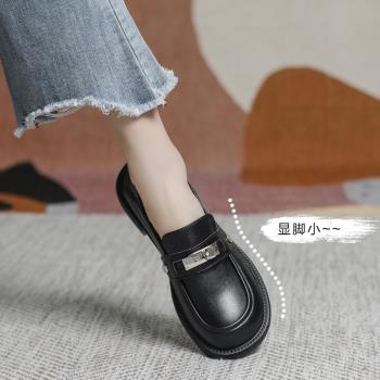 真皮小皮鞋女2023新款冬季英倫風黑色大碼41軟底43加絨舒適樂福鞋