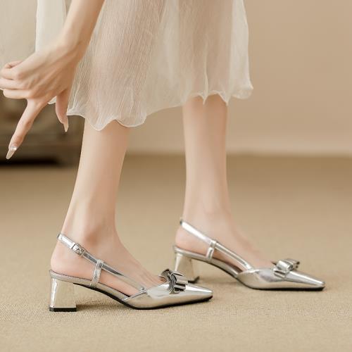 時尚方頭粗跟包頭涼鞋女夏小香風蝴蝶結銀色后空單鞋軟皮中高跟鞋