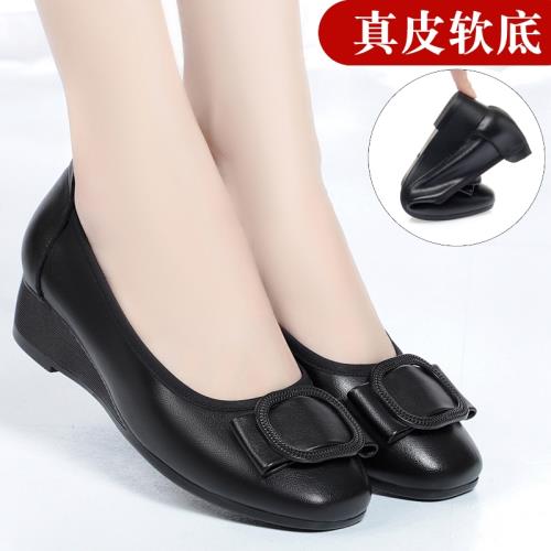 2025春秋款媽媽鞋真皮單鞋坡跟軟底中年舒適防滑中老年女皮鞋平底