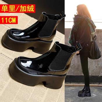 明星真皮方頭漆皮馬丁靴女2024年秋冬新款小個子鬆糕跟切爾西短靴