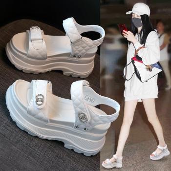 羅馬風厚底涼鞋女2024新款真皮露趾一字涼鞋百搭外穿休閑沙灘鞋女