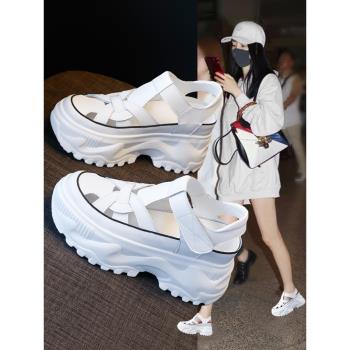 包頭羅馬涼鞋女夏季外穿2024新款爆款透氣鏤空運動休閑老爹小白鞋