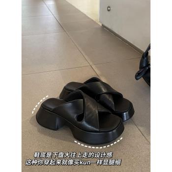 一字羊皮交叉帶防水臺鬆糕厚底