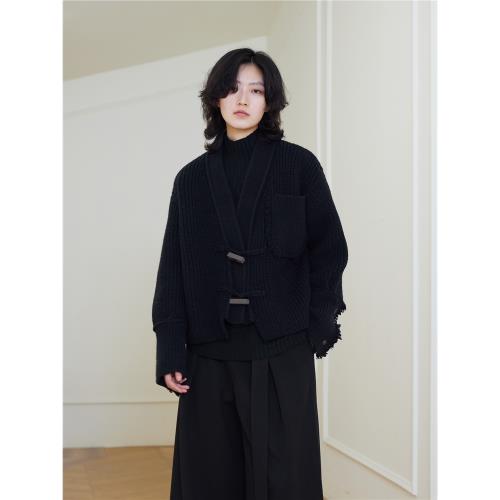 SUNYVONNE-23FW 設計感暗黑新中式盤扣短款針織衫加厚慵懶V領毛衣