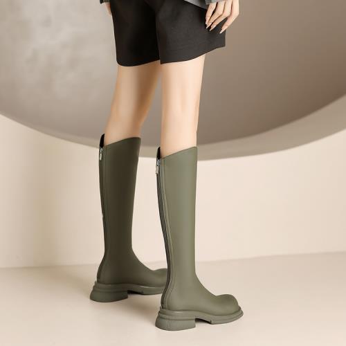 大碼粗跟不過膝長靴女41一43中跟圓頭厚底高筒騎士靴春秋款長筒靴